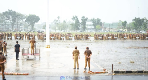 Diguyur Hujan, Bupati Muaro Jambi, Dr. Bambang Bayu Suseno Pimpin Apel Perdana Pasca libur Hari Raya Idul Fitri 1447 Hijriah/2026
