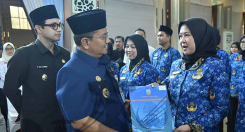 Serahkan SK PNS Baru, Wali Kota Maulana Ingatkan Amanah dan Proses Seleksi Murni