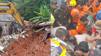 Tragedi Longsor Tanah Sepenggal, Satu Keluarga Tertimbun, Bocah 11 Tahun Ditemukan Meninggal Dunia