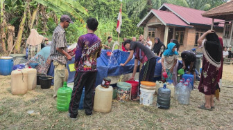 Brimob Jambi Peduli, Salurkan Air Bersih untuk Warga Terdampak Kekeringan