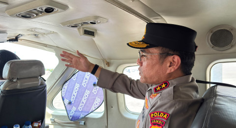 Kapolda Jambi Bersama Satgas Karhutla Pantau Langsung Kebakaran Lahan Gambut, Api di Sejumlah Titik yang Terbakar  Berhasil Dipadamkan.