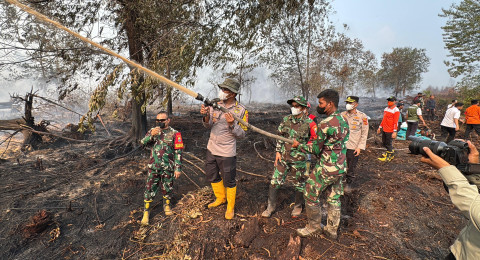 Polda Jambi Bersama Forkopimda Cek Langsung Lokasi Kebakaran di HLG Londerang