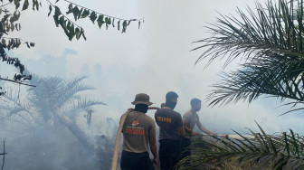 Satbrimob Polda Jambi Kerahkan 30 Personel Tangani Karhutla di Betara