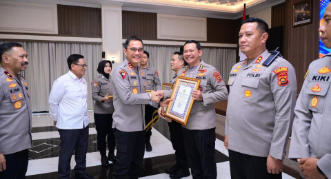 Polda Jambi Tingkatkan Pelayanan Publik Prima, Serahkan Penghargaan WBK dan Pelayanan Prima