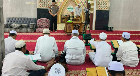 Wakapolda Jambi Hadiri Pengajian Majelis Ilmi wa Dzikri Al-Hidayah, Ajak Jamaah Jaga Kamtibmas dan Waspada Hoaks
