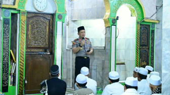 Salat Jumat Keliling di Masjid Rahmatullah, Kapolda Jambi Ajak Masyarakat Bersama Jaga Kamtibmas